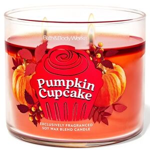 Bath & Body Works Pumpkin Cupcake 3-Wick Candle NEW / Safe Shipping